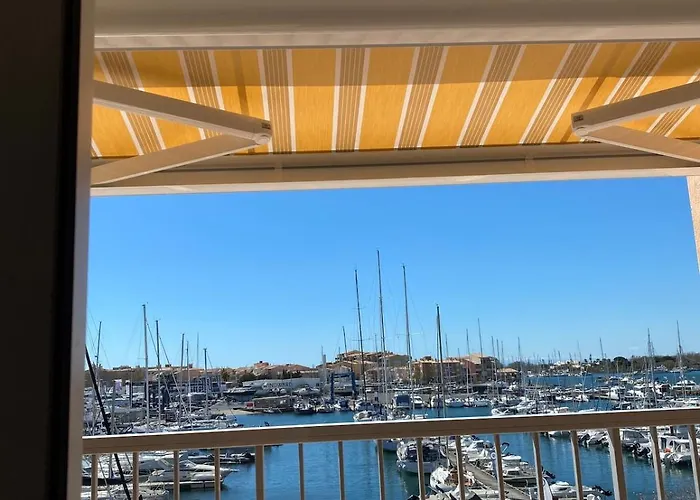 Le Cap D Vue Directe Sur Le Port